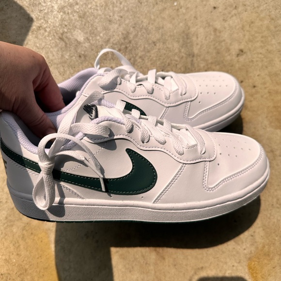 Nike White and green court vision low - Picture 2 of 3